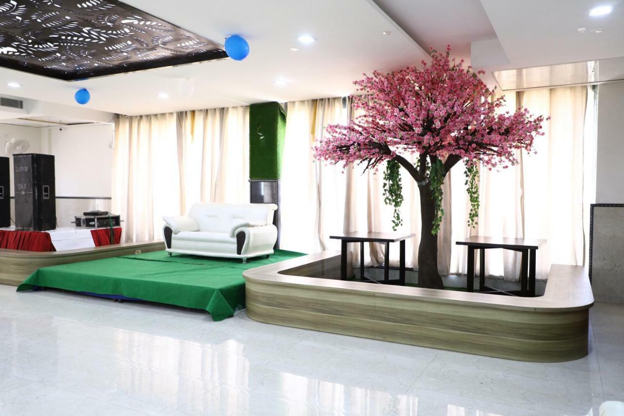 Diwan Hotel And Restaurant Surkhi Екстериор снимка